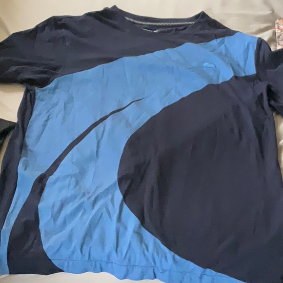 Lacoste - Picture 1 of 2